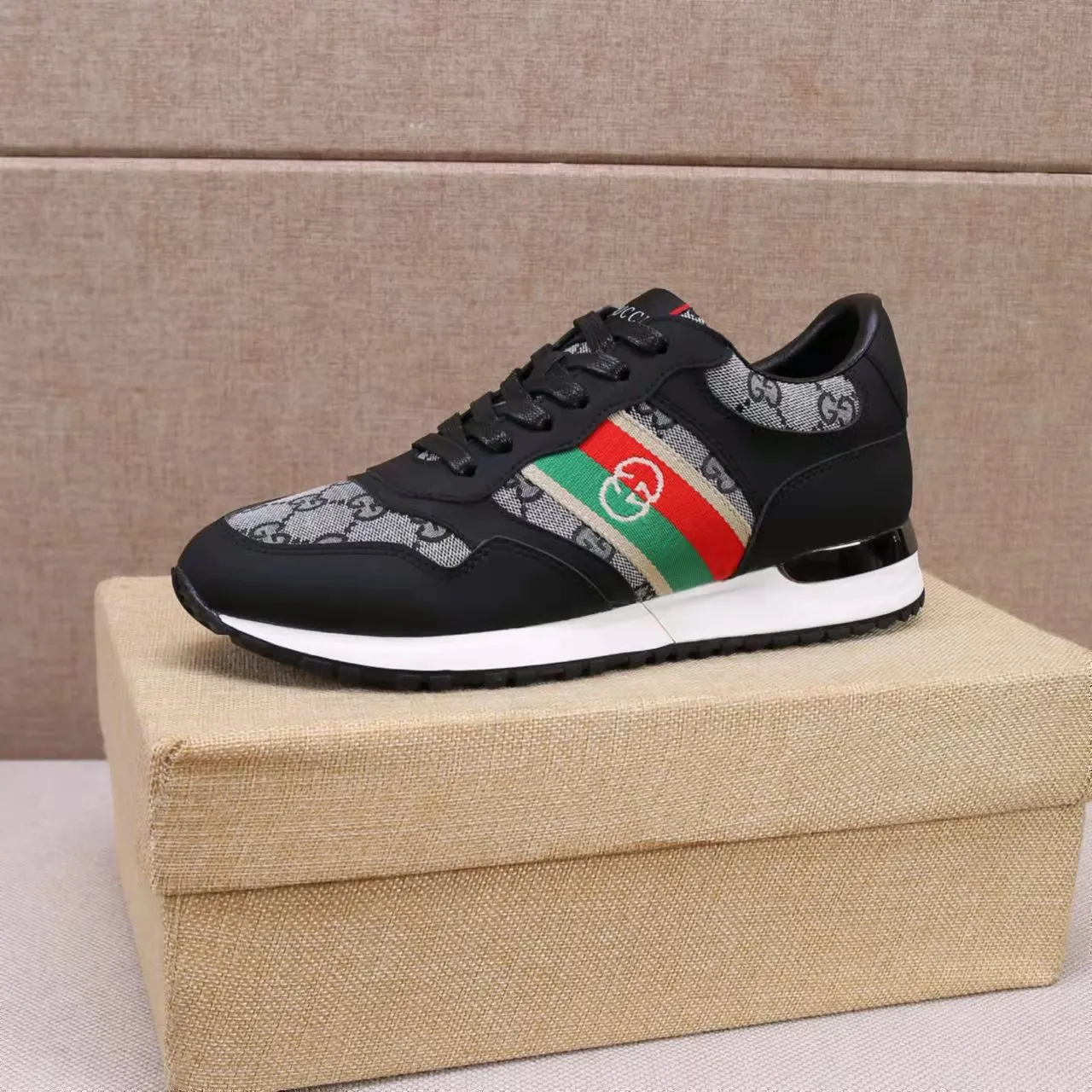 p420 [Gucci Sports Men's Shoes] Gucci fashionable casual men's shoes 🇨🇳Original 1:1 mold, new model debuts first 💯Not high-profile but avant-garde, simple, low-key and fashionable, super versatile style 🌿Original cowhide production ➕Sheepskin lining🎋The version is comfortable on the feet, first-class workmanship🍍38-44 Large quantities in stock